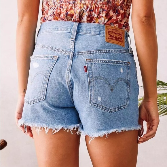 LEVI’S 501 HIGH RISE DISTRESSED DESTROYED TATTERED FRAYED DENIM SHORTS SZ 34 - Picture 3 of 7